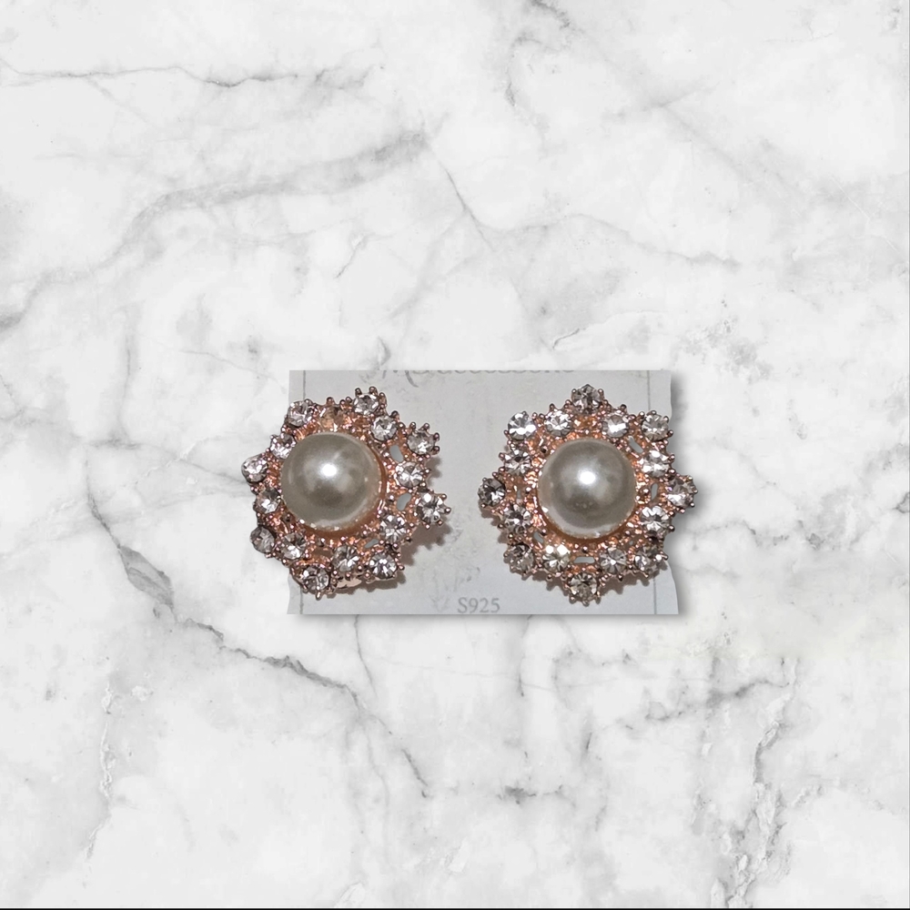 Elegant Pearl and Crystal Stud Earrings